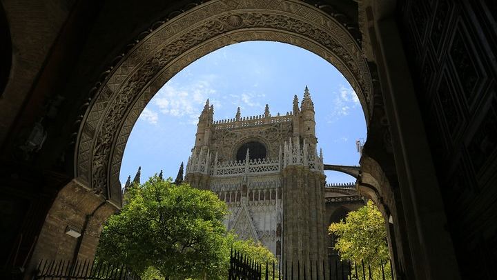 Alcázar and Cathedral with Named Tickets: Bring Your Original ID