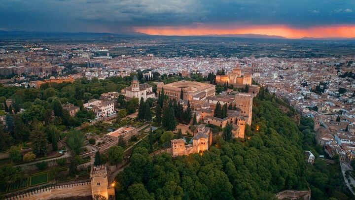 Private Alhambra Starting at the Generalife Gate, Throne Room Included