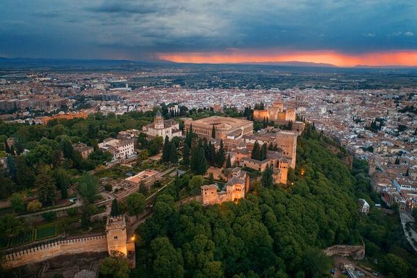 Private Alhambra Starting at the Generalife Gate, Throne Room Included