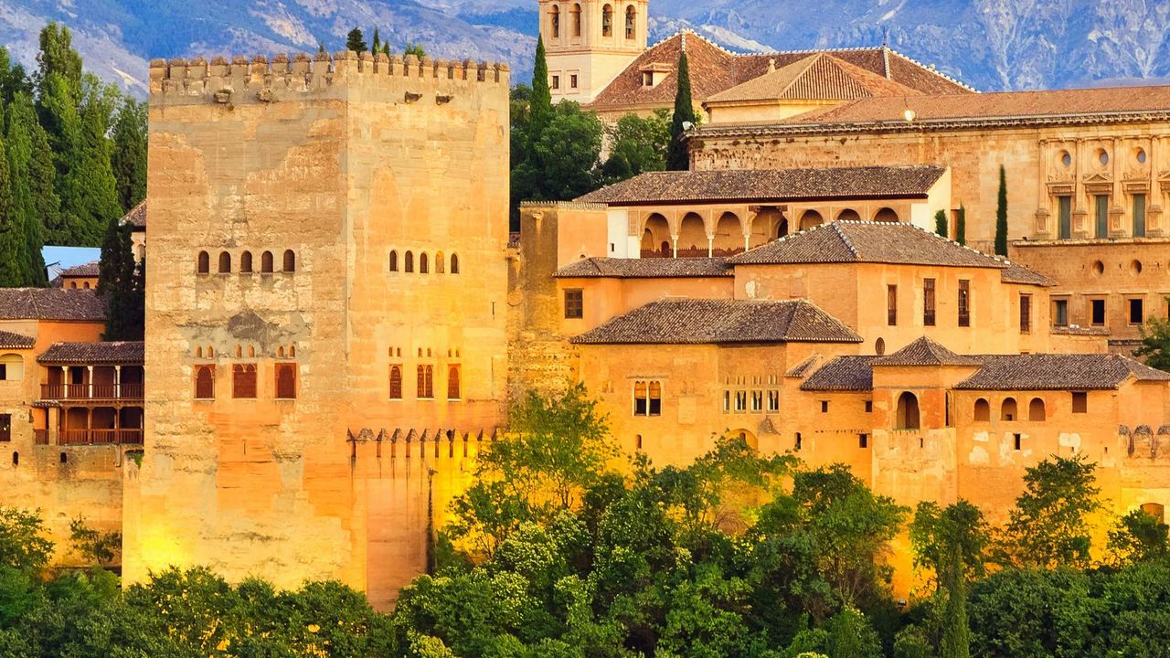 Alhambra Guided Without the Nasrid Palaces: Generalife, Alcazaba, Charles V