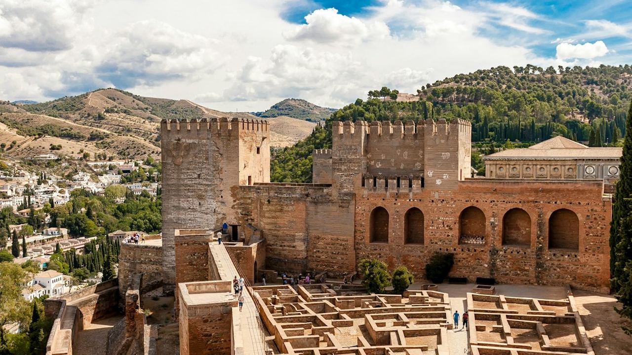 Alhambra Guided: the Fortress Walls and the Last Nasrid Sultans