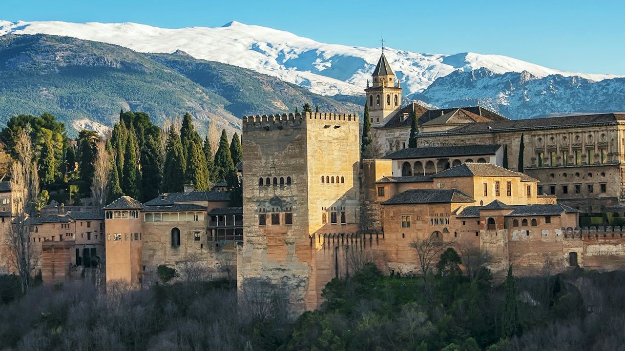 Alhambra Small Group: Skip the Line into the 14th-Century Nasrid Court