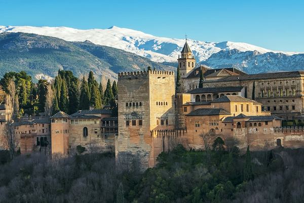 Alhambra Small Group: Skip the Line into the 14th-Century Nasrid Court