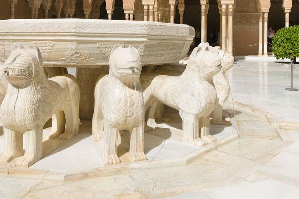 Alhambra Guided Tour: the Abencerraje Fountain and the Honeymoon of Charles V