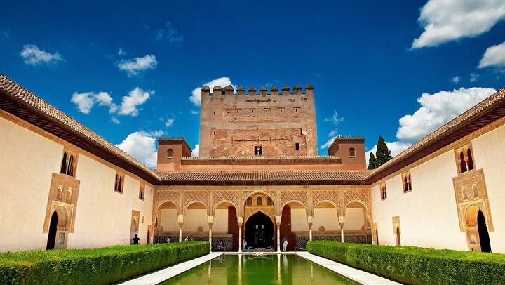 Alhambra Small Group: the Water System, the Medina and the Nasrid Palaces