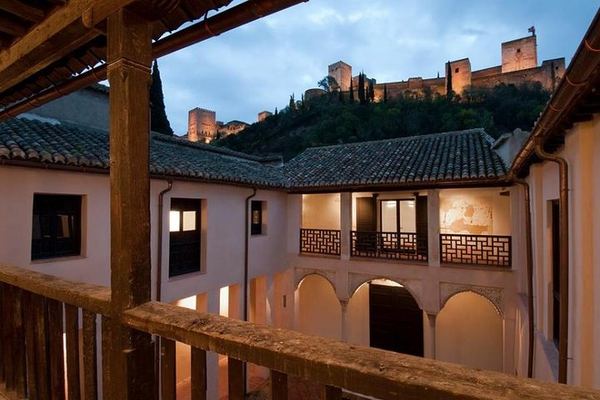 Alhambra Plus the Albaicín: El Bañuelo, Dar al-Horra, Horno de Oro