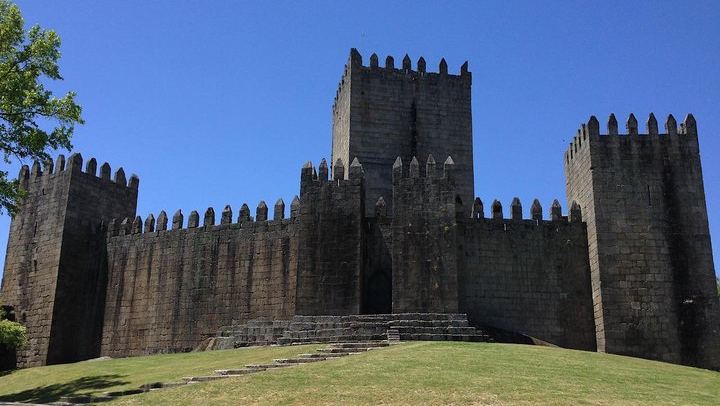 Eight-Seater to Braga and Guimarães, Every Room of the Ducal Palace