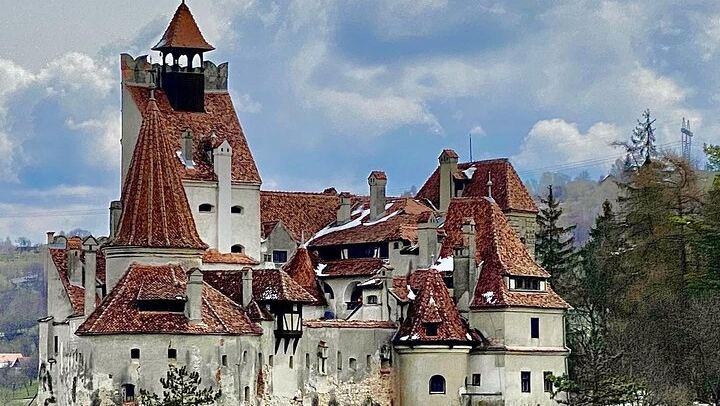 Peleș Plus Peleșor, and Râșnov Only From the Outside for Now