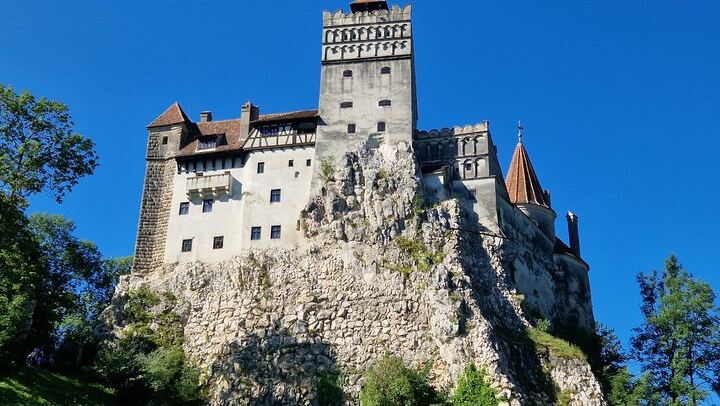 The Râșnov Garden Is Card-Only at the Gate, and the Fortress Is Shut
