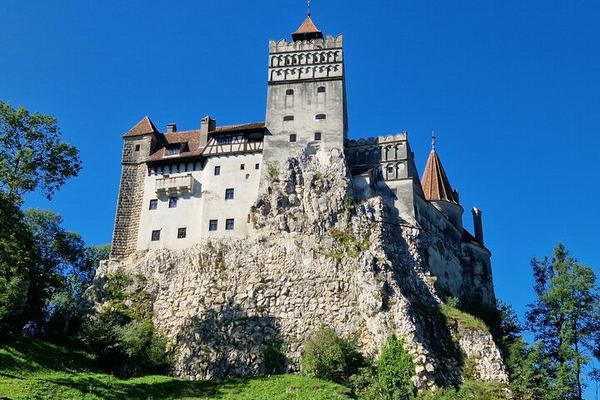 The Râșnov Garden Is Card-Only at the Gate, and the Fortress Is Shut