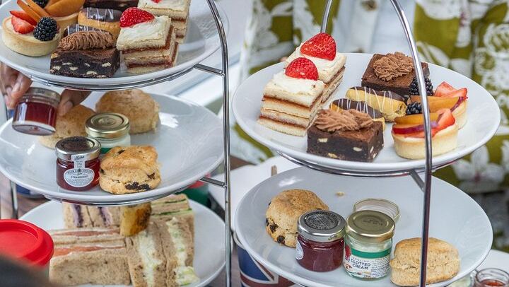 Afternoon Tea Bus Tour and the Buckingham State Rooms