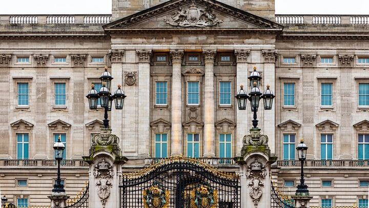 Changing of the Guard and Buckingham with its 16-Hectare Gardens