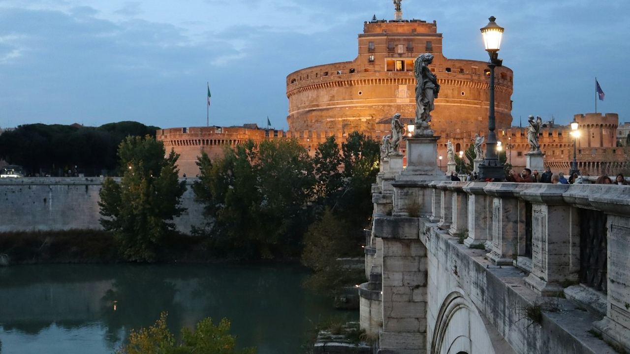 A Guide Through the Frescoed Halls, the Armoury and the Secret Passages