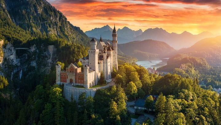 Linderhof at Ten, the Castle Door at 3:45, and Oberammergau Without Stopping