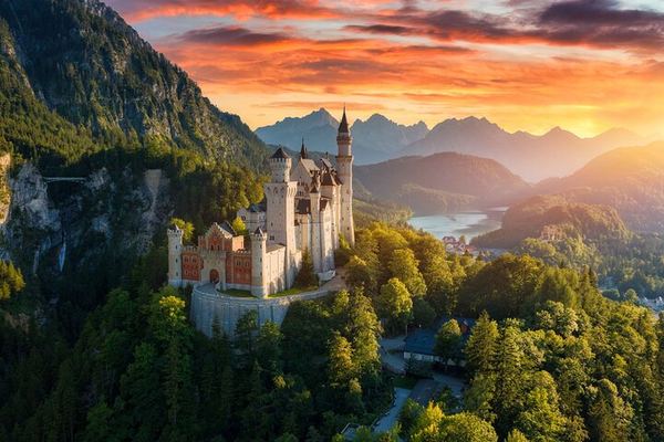 Linderhof at Ten, the Castle Door at 3:45, and Oberammergau Without Stopping