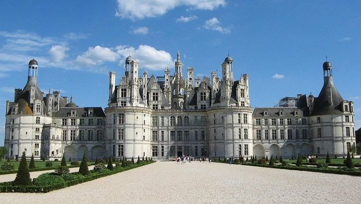 Chambord in Two Hours: Private Guide from Place Saint-Louis to the Gardens