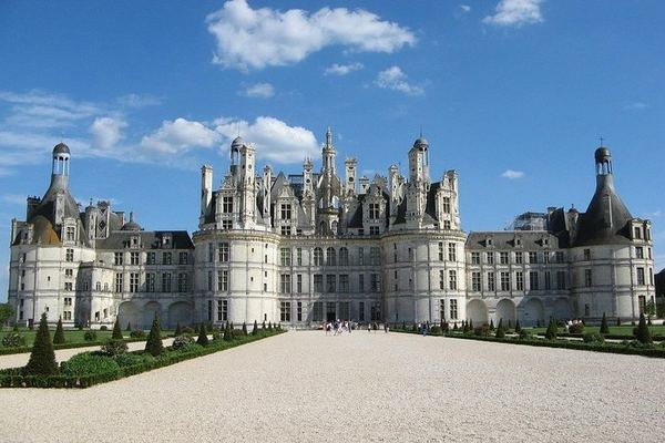 Chambord in Two Hours: Private Guide from Place Saint-Louis to the Gardens