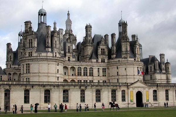 Private Loire from Paris: Da Vinci's Tomb at Amboise, Chenonceau, Chambord