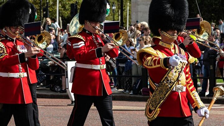 Changing of the Guard on Foot, from Victoria to Horse Guards