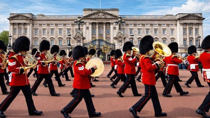 Marching Down The Mall: Changing of the Guard with a Historian