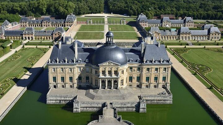 Fontainebleau and Vaux-le-Vicomte in Nine Private Hours, Hotel Pickup