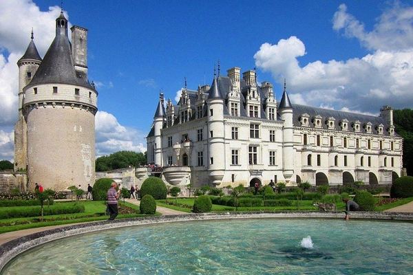 Chenonceau and Chambord with a Free Midday in Amboise, the Old Capital