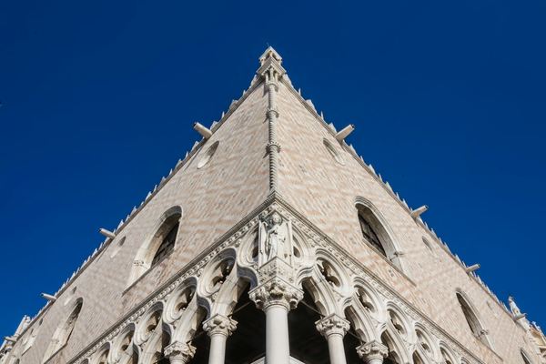 From the Pozzi to the Piombi: the Prisons at Both Ends of the Palace