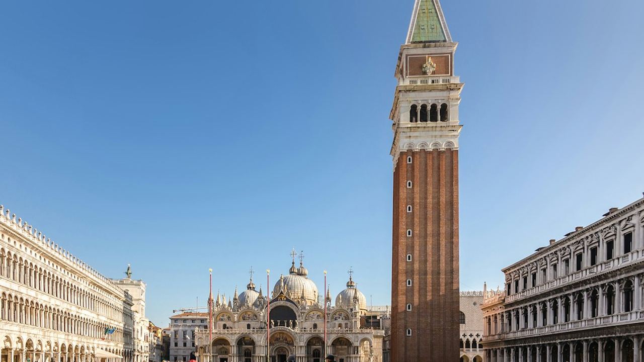 Both Buildings on One Guided Ticket, the Palace and the Domes