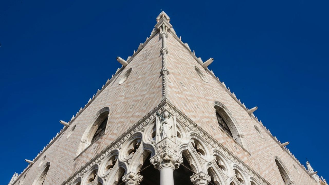 From the Pozzi to the Piombi: the Prisons at Both Ends of the Palace