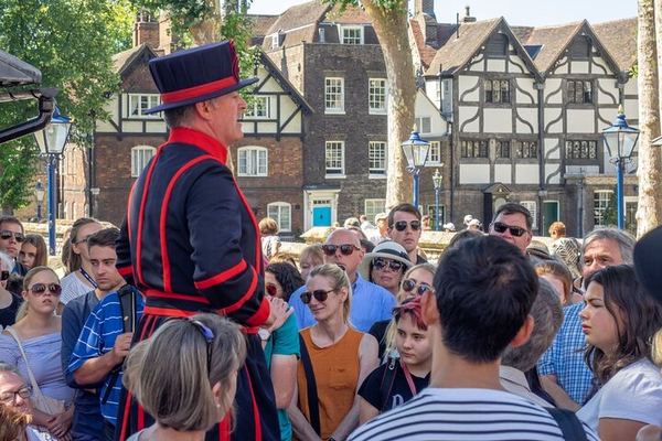 Tower of London Opening Ceremony with a Six-Language App
