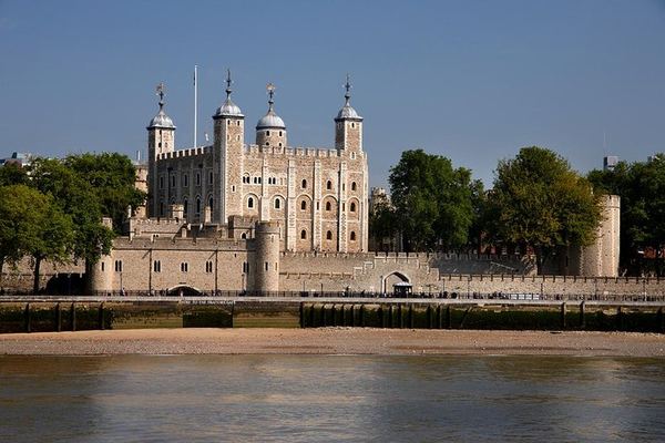 Tower of London Day Ticket with the Crown Jewels and Line of Kings