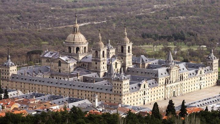 Private El Escorial and the Valley with a Separate Chauffeur and Guide