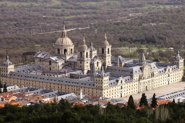 Private El Escorial and the Valley with a Separate Chauffeur and Guide