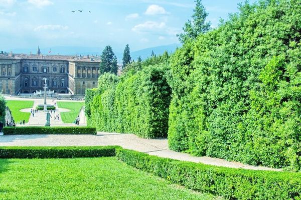 Two eBooks Instead of a Guide, and the Woman Who Bought the Palace