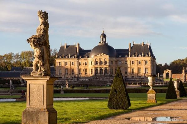 Vaux-le-Vicomte, Fontainebleau and a Photo Stop at Blandy-les-Tours