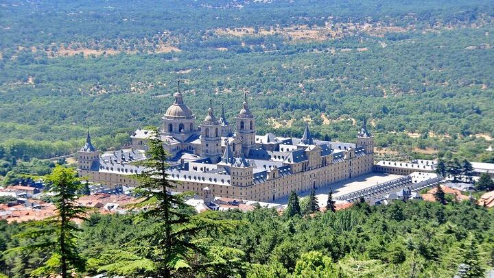 El Escorial Museums and the World's Largest Reliquary, Plus the Valley