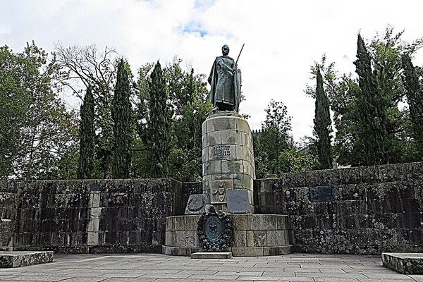 Guimarães and Braga with Lunch and a Vinho Verde Estate Tasting