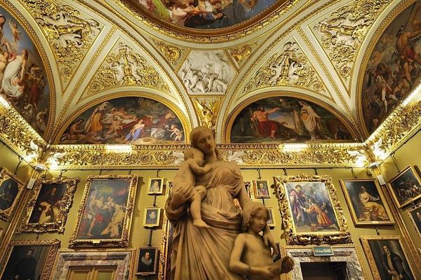 Both Medici Palaces in Four Private Hours, Tickets Not Included
