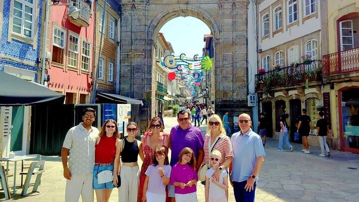 Braga and Guimarães Your Way: Minibus, Small Group or Private, Lunch In