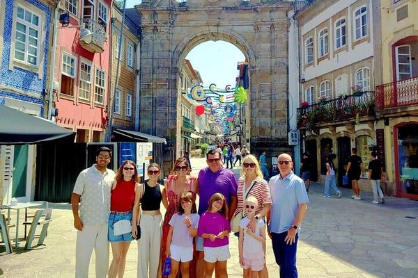Braga and Guimarães Your Way: Minibus, Small Group or Private, Lunch In