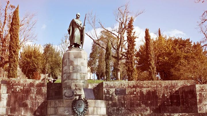 Guimarães and Braga by Van, with the Climb Up the Castle Keep