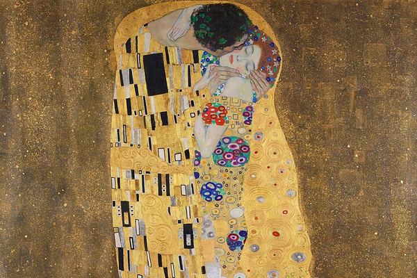 Straight to the Door, No Guide: the Kiss and What Hangs Around It