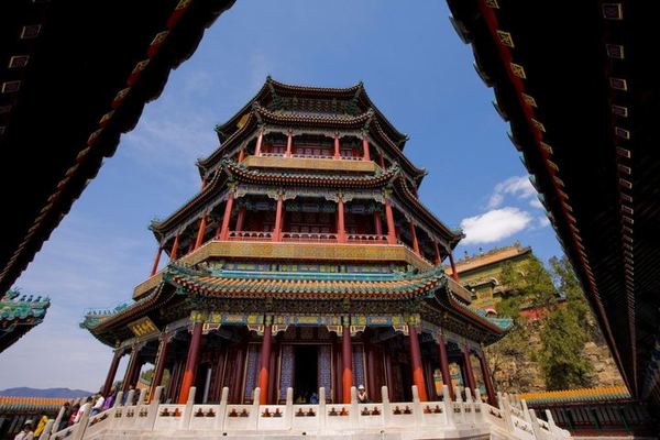 Three Hours in One Garden: the Corridor, the Island, the Tower