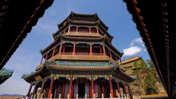 Three Hours in One Garden: the Corridor, the Island, the Tower