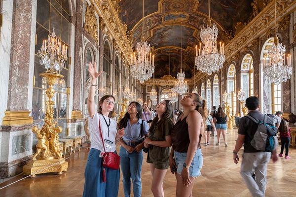 Versailles Guided with a Train Option or an Express On-Site Tour