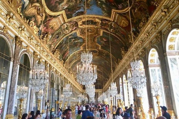 Private Versailles with Lunch at La Flotille on the Grand Canal