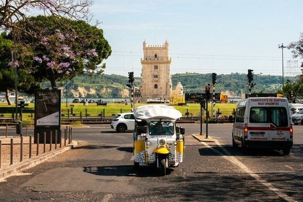 Two Hours by Private Electric Tuk-Tuk, Downtown to Belém and Back