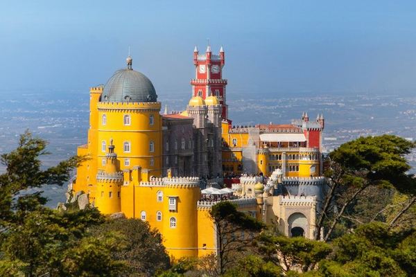 Sintra and Cascais Small Group with the Pena Essential Ticket and Lunch in Colares