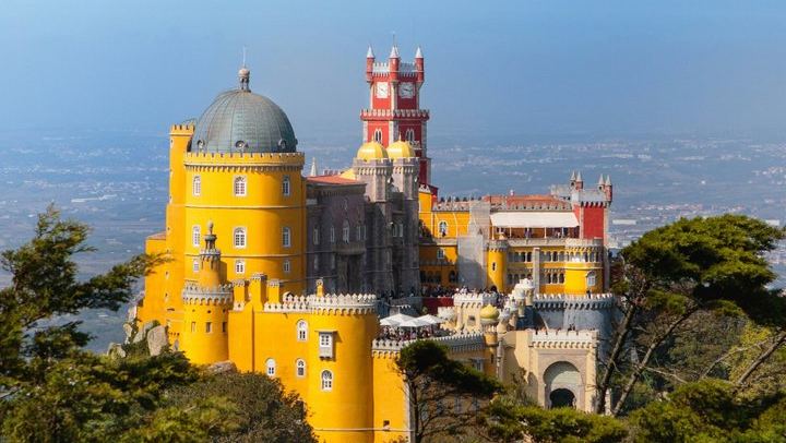 Sintra and Cascais Small Group with the Pena Essential Ticket and Lunch in Colares