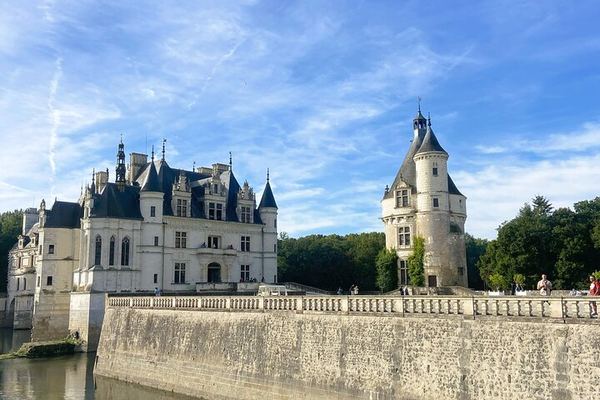 Chambord, Chenonceau and Lunch Inside Family-Owned Château de Villesavin